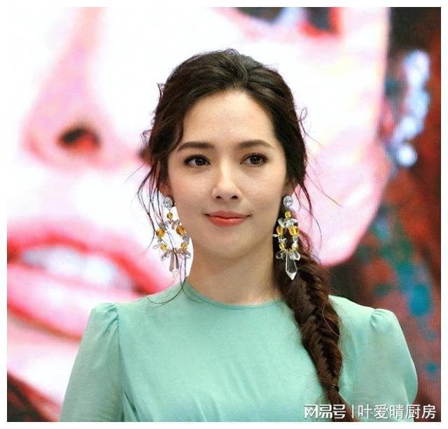 10位明星妻子哪位明星的老婆最漂亮K8凯发登录入口娱乐圈颜值最高的(图30)